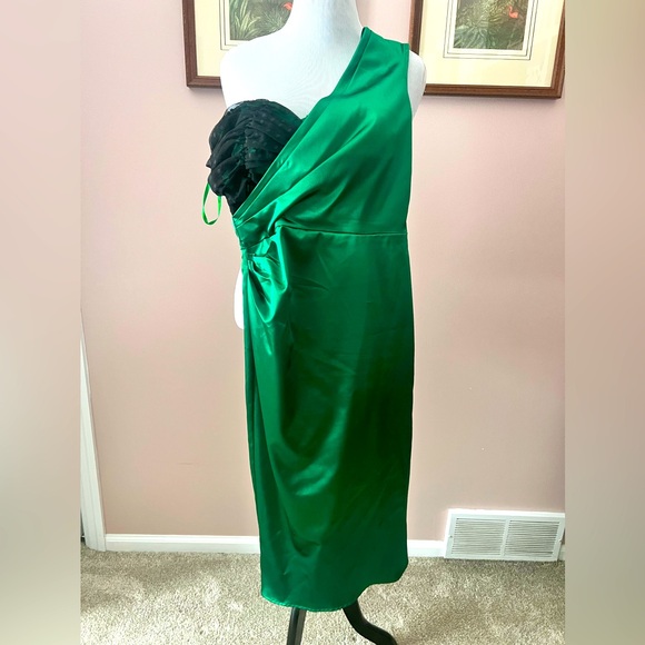 Emerald Green Dress - Picture 1 of 4